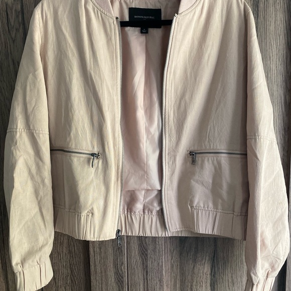 Banana Republic Jackets & Blazers - Banana Republic Women's Light Tan Bomber Jacket